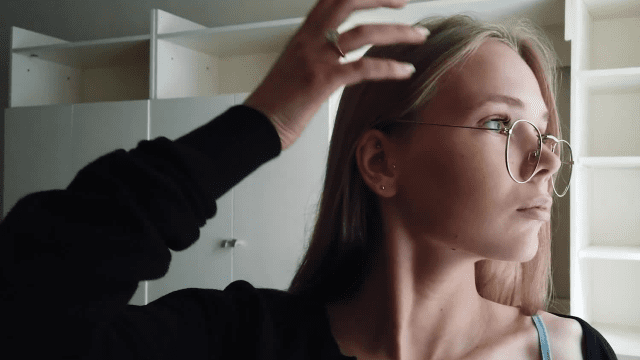 Cô nữ sinh kính cận quyến rũ - yvhvqpnu.sbs