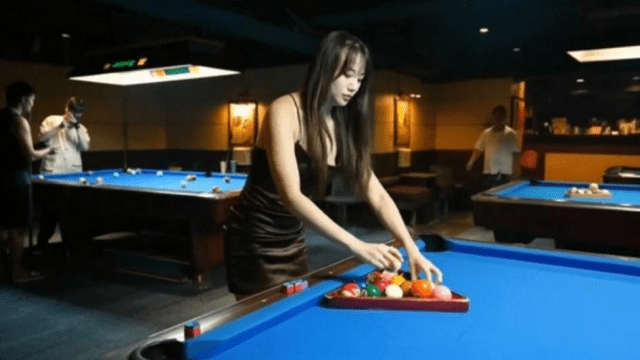 ED-39 - Trải nghiệm em gái làm quán bi-a bím hồng - yvhvqpnu.sbs