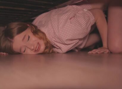 Chịch nát lồn chị kế đang mắc kệt dưới gầm giường - yvhvqpnu.sbs