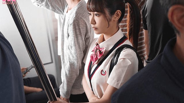 MIDV-599_Em nữ sinh váy ngắn trên tàu điện Ono Rikka - yvhvqpnu.sbs